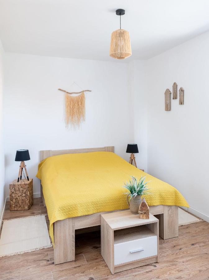 Dom Latarnika Apartment Jaroslawiec Bagian luar foto