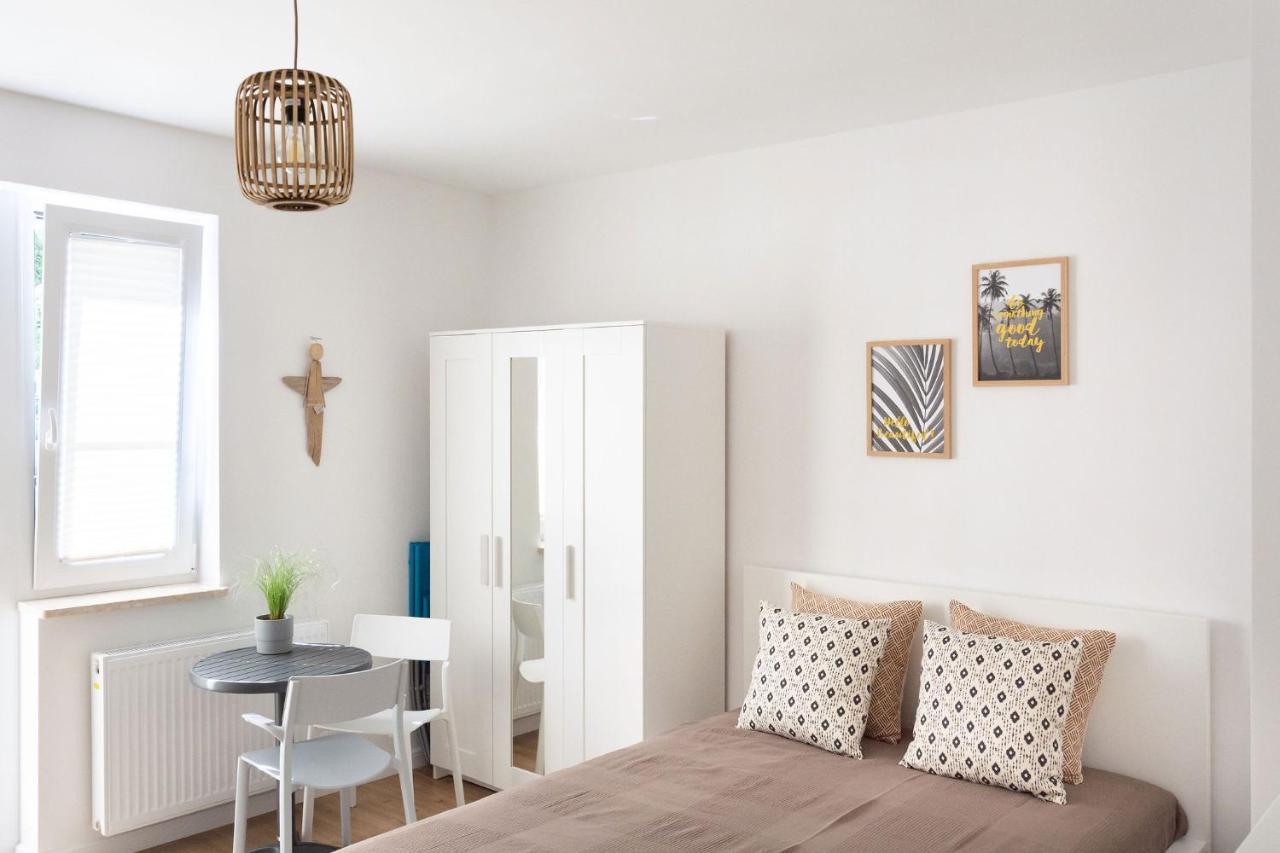 Dom Latarnika Apartment Jaroslawiec Bagian luar foto
